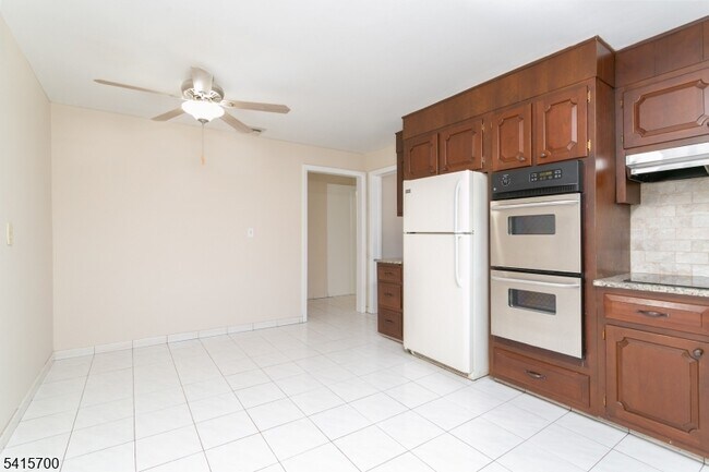 Foto del edificio - 27 Ashwood Ave