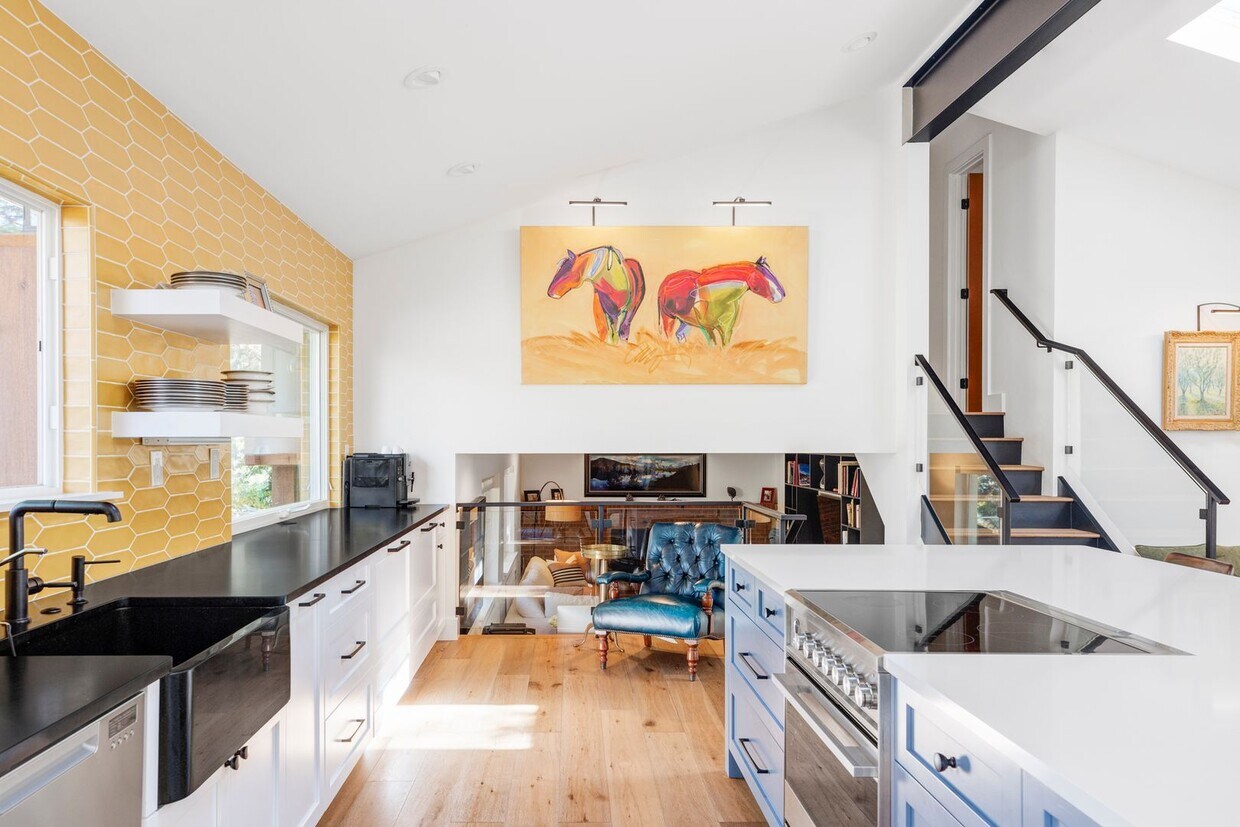 Modern 2 BDR Retreat: Serene Backyard - Modern 2 BDR Retreat: Serene Backyard