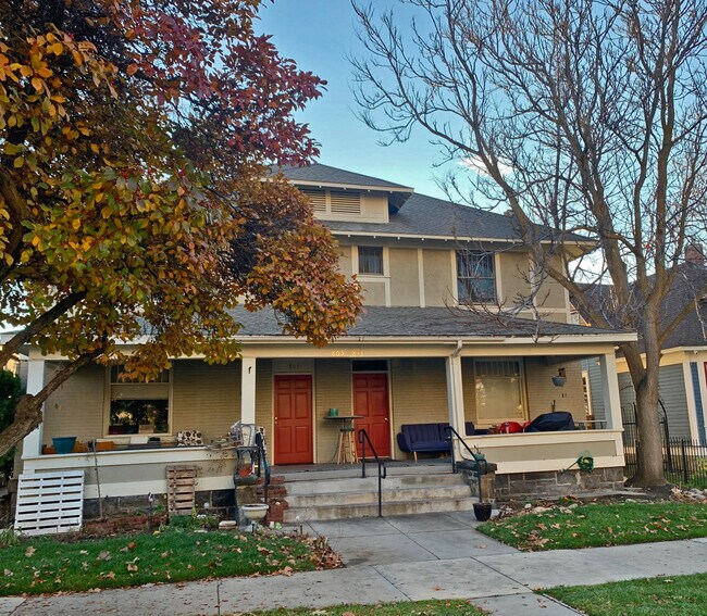 Building Photo - 809 W Hays St