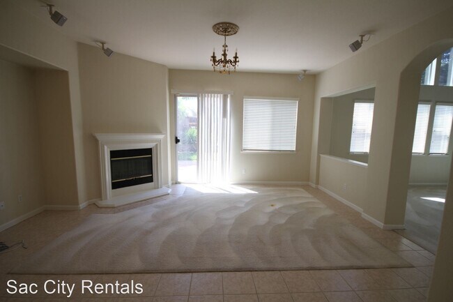 Building Photo - 4 br, 3.5 bath House - 9808 Burrowing Owl Way