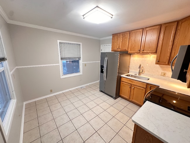 Building Photo - 241 Boston St