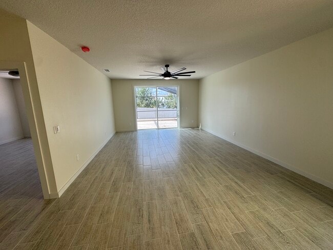 Building Photo - 839 Knollwood Dr