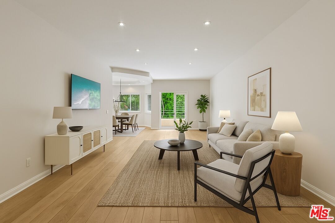 Foto principal - 14290 Dickens St