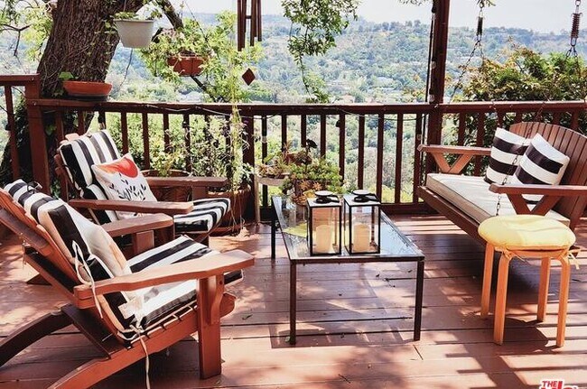 Foto del edificio - 10136 Hollow Glen Cir