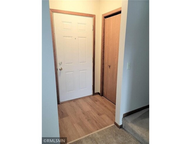Foto del edificio - 1285 Bartosh Ln