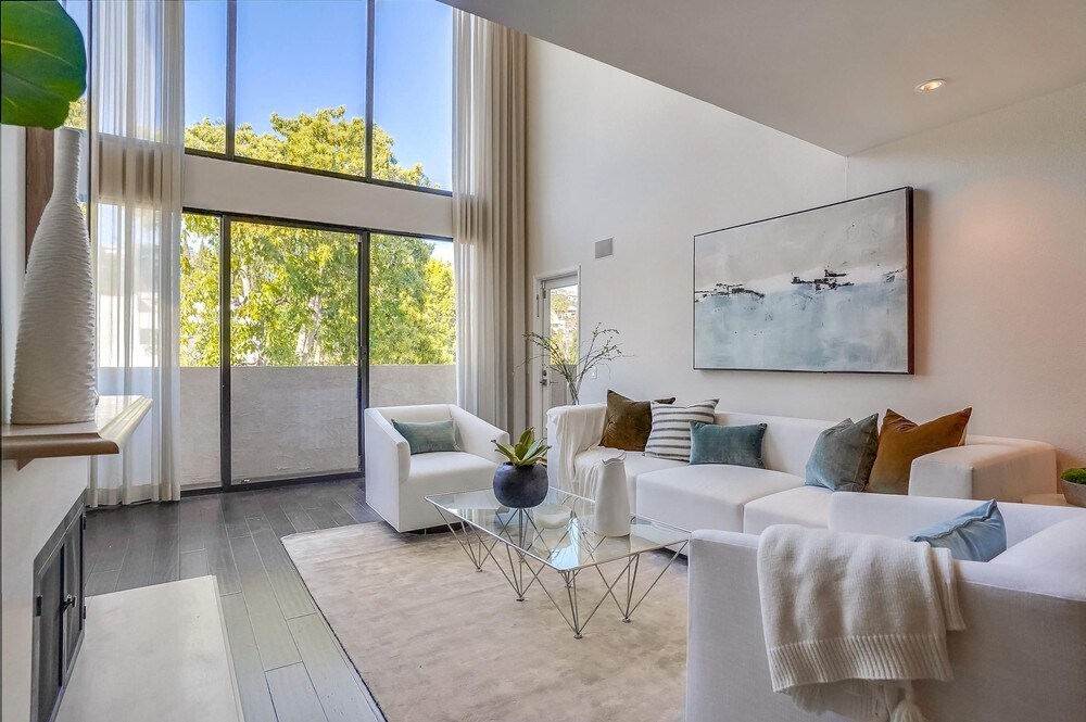 Foto principal - 930 N Wetherly Dr