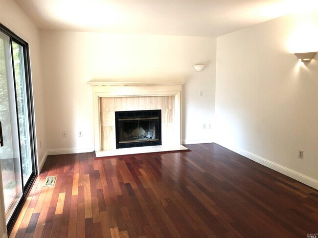 Building Photo - 7 Voss Park Cir