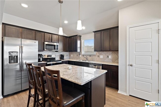 Building Photo - 801 Ross Rd