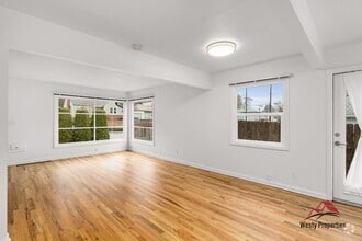 Building Photo - 6725 E Burnside St