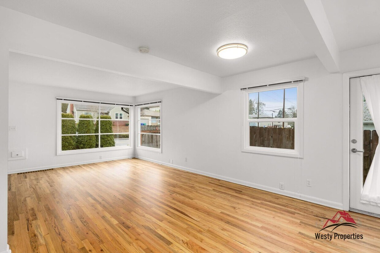 Foto principal - 6725 E Burnside St