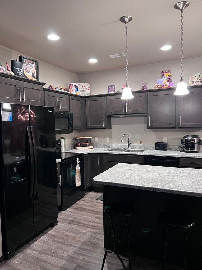 Building Photo - 8207 W Monroe Pl