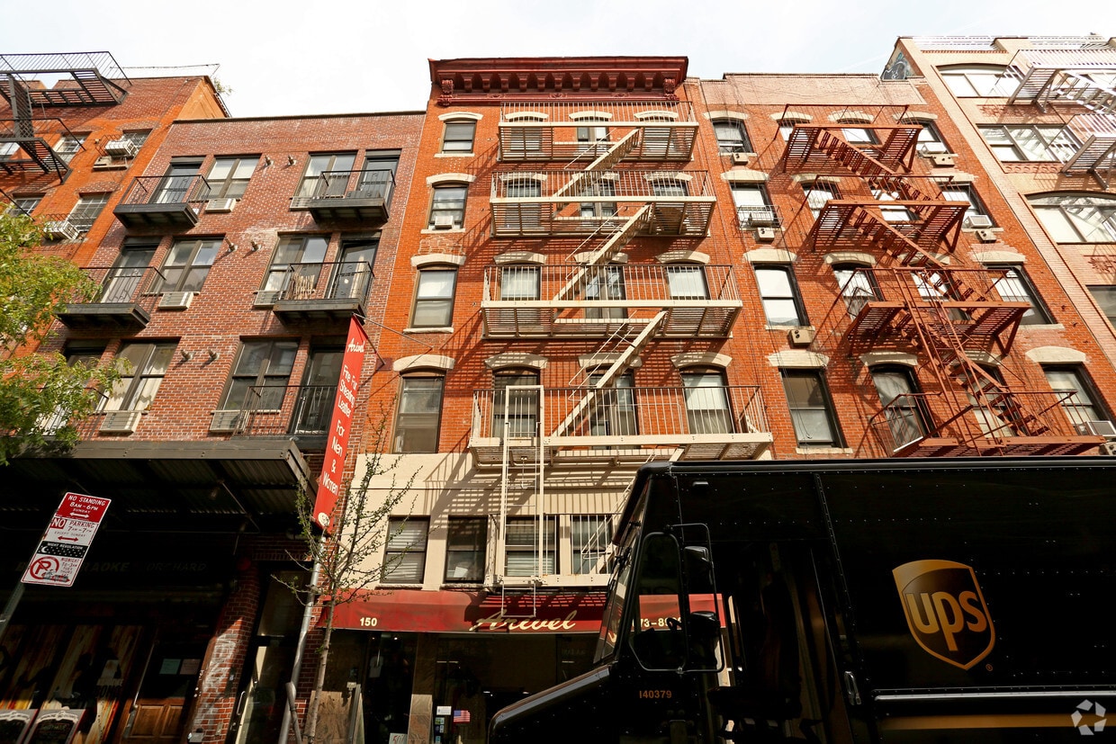 Building Photo - 150 Orchard St