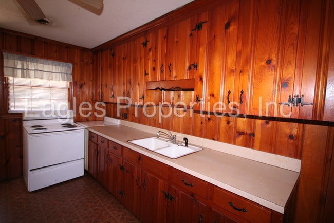 Building Photo - 419 Beech St