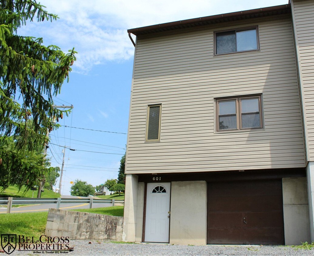 Primary Photo - 601-603 Junction St