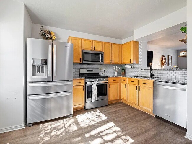 Foto del edificio - Available Now!