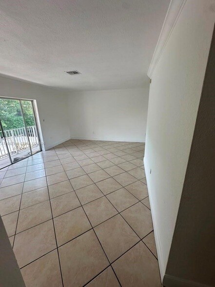 Foto del edificio - 8601 SW 94th St