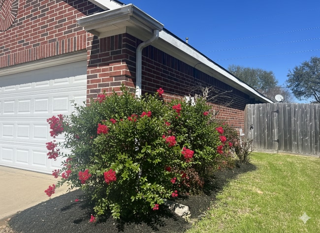 Building Photo - 19018 Piney Way Dr