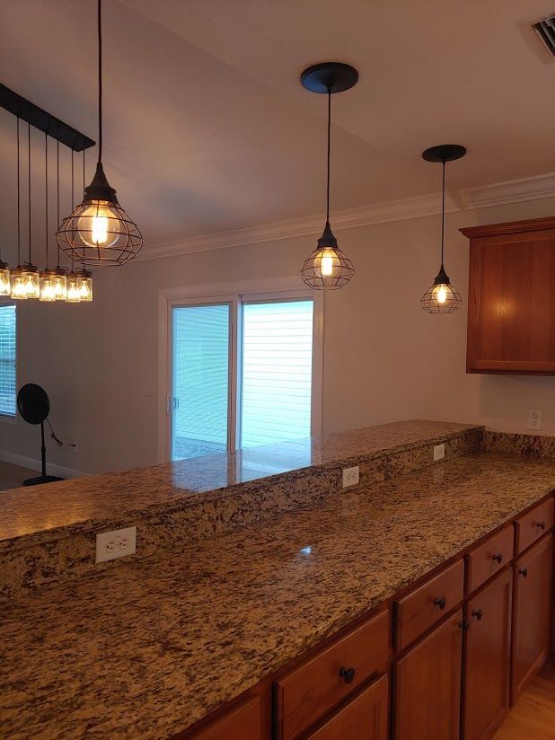 Building Photo - Stunning Location Pet Friendly 2/2 CYV