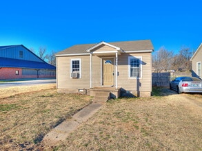 Building Photo - 4001 N Rockwell Ave