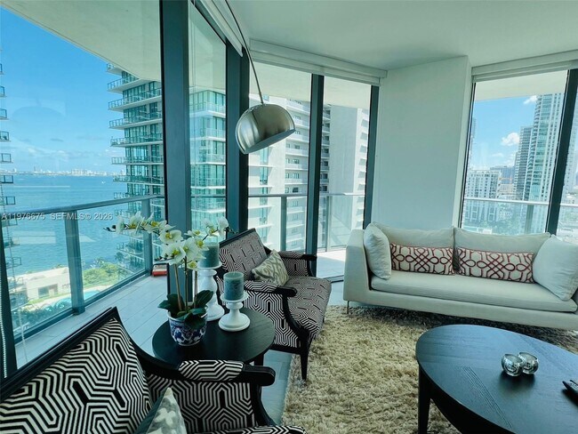 Foto del edificio - 501 NE 31st St