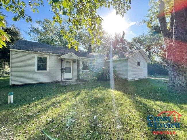 Building Photo - 4 Bedroom Rural Ranch