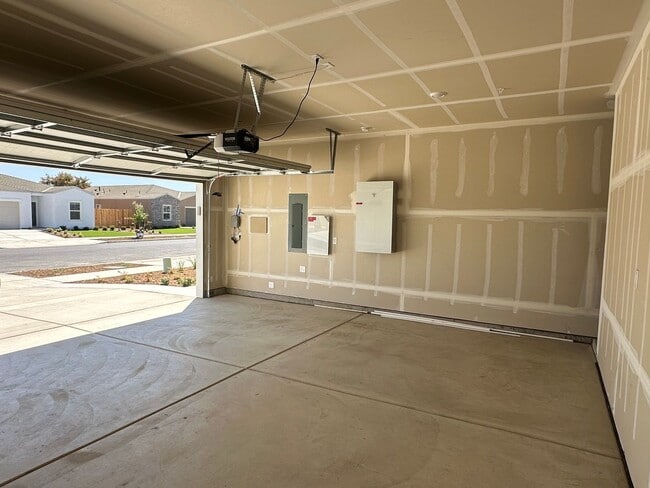 Building Photo - Newly built Lennar home Available Now!