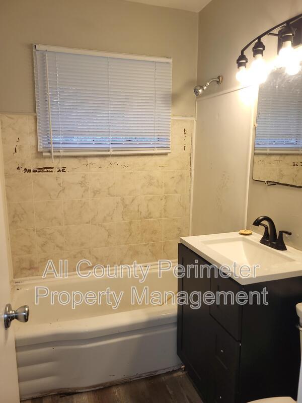 Foto del edificio - 2852 Sommers Drive