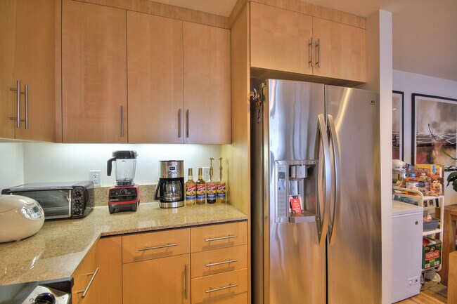 Foto del edificio - Gorgeous, Large 2 Bedroom Condo with Spect...