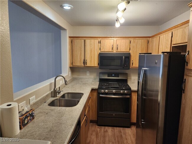 Foto del edificio - 9673 Belle Amour Ln