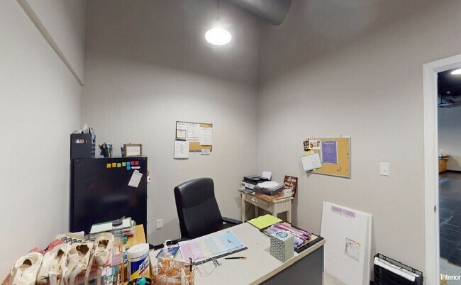 Foto del edificio - 215 W College Ave