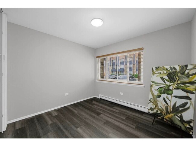 Foto del edificio - 8641 1/2 W Foster Ave