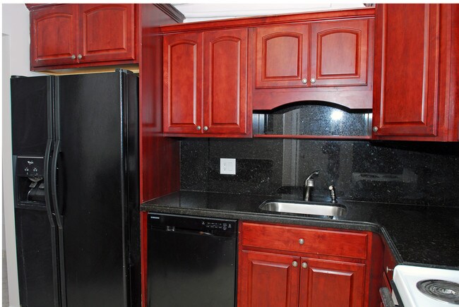 Kitchen - 900 St Charles Pl