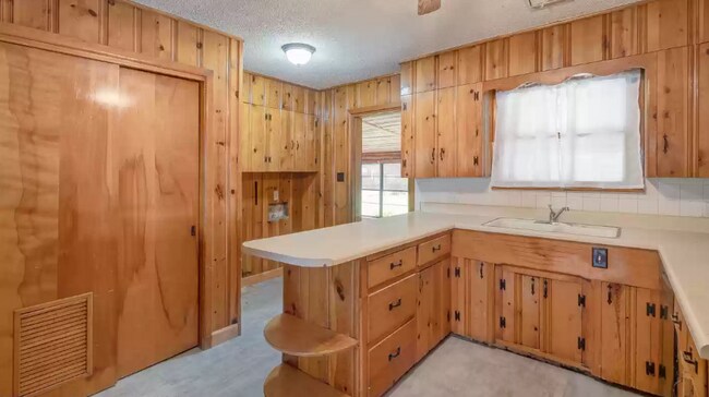 Foto del edificio - 1720 Dogwood Ln