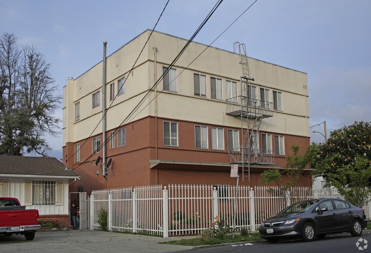 Fotografía del edificio - 3240 61st Ave