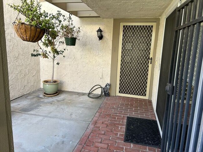 Foto del edificio - FANTASTIC 3BD TOWNHOUSE FOR LEASE!
