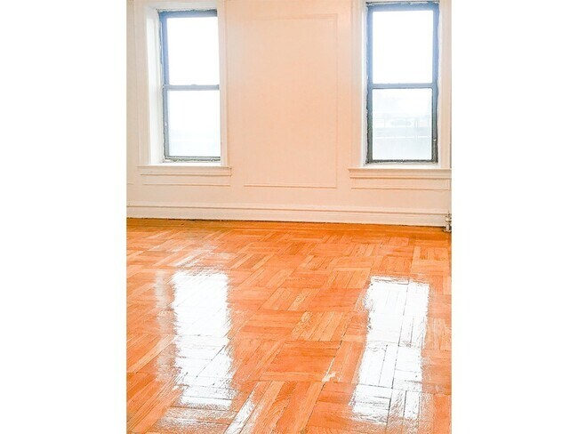 Building Photo - 141 E 54th St