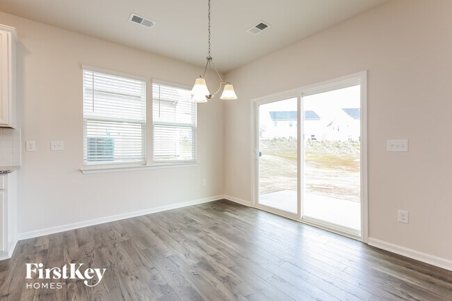 Foto del edificio - 1002 Mission Hill Ln