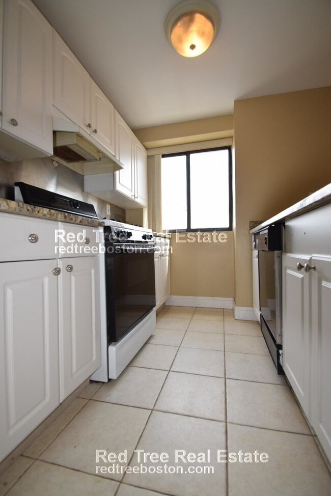 Building Photo - 15 N Beacon St