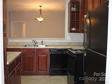 Foto del edificio - 9823 Hyde Glen Ct