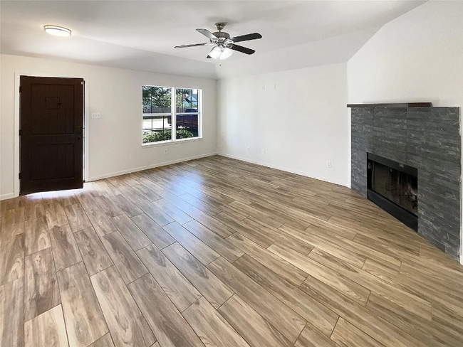 Building Photo - 1610 Cottonwood Ct