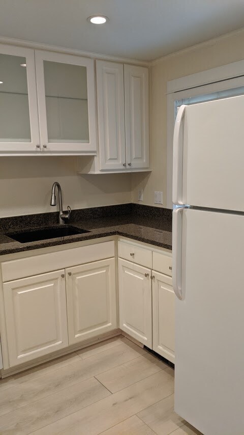 Building Photo - Beautiful 2-Bedroom, 1-Bath Condo At Hunin...