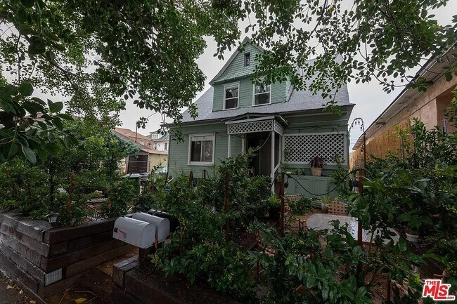 Entrada principal - 207 E Avenue 31