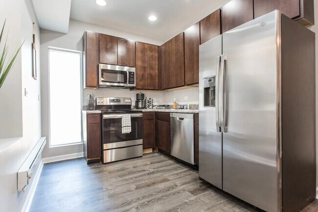 Building Photo - 1707 S Newberry Ave