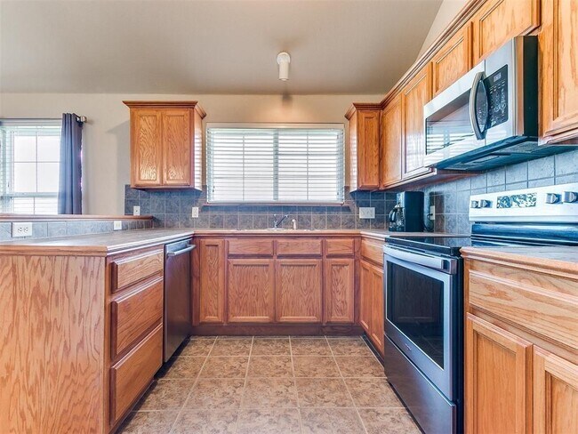 Building Photo - 4221 Manhattan Dr