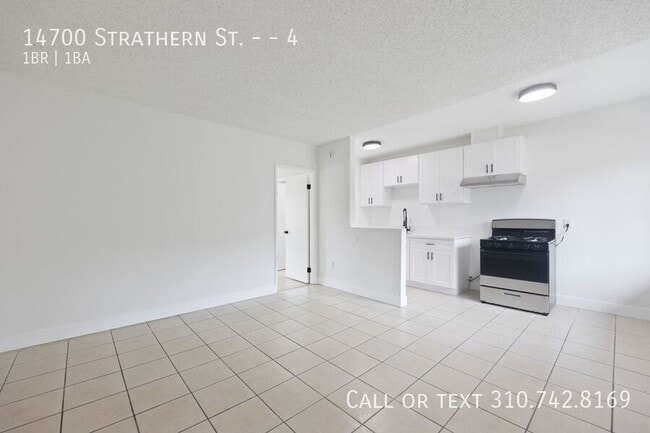 Foto del edificio - 14700 Strathern St