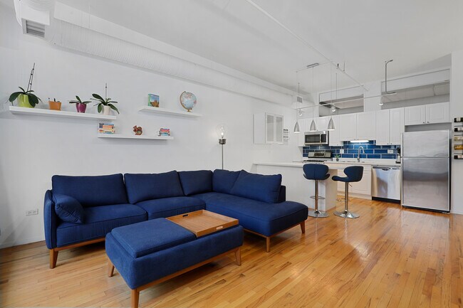 Loft moderno con techos de 13 pies - 417 S Jefferson St
