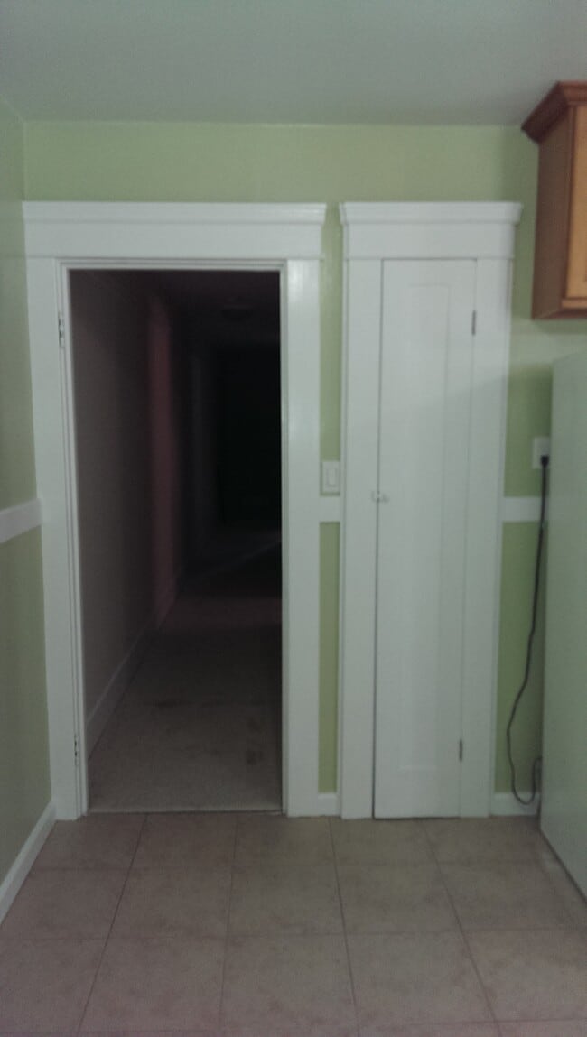 Building Photo - 915 Grand Ave