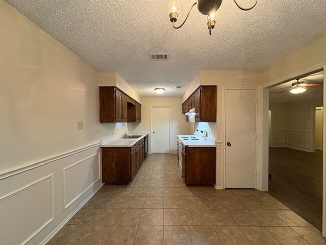Foto del edificio - Charming 3 Bedroom Home!!