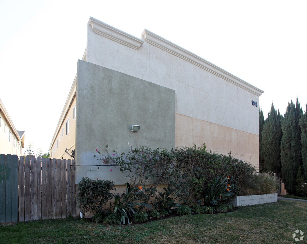 Building Photo - 1844 E Wilson Ave