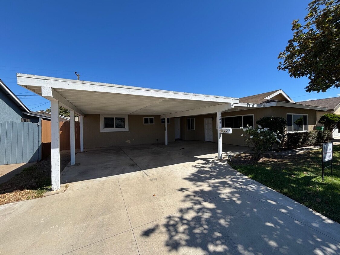 Foto del edificio - 1644 N Miller St